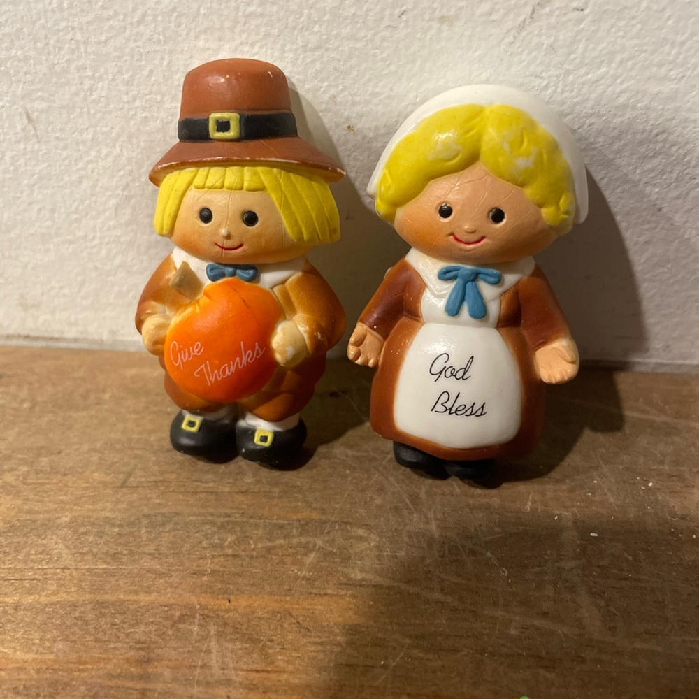 Vintage Thanksgiving Enesco Pilgrim Pin Brooch Set 
Holiday Kids Jewelry